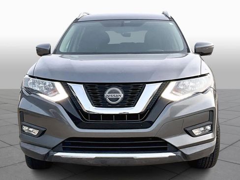 Used 2018 Nissan Rogue SV image 4