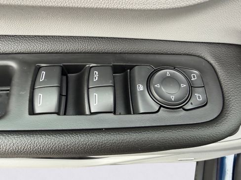 Used 2022 GMC Terrain SLT w/ Infotainment Package II image 24