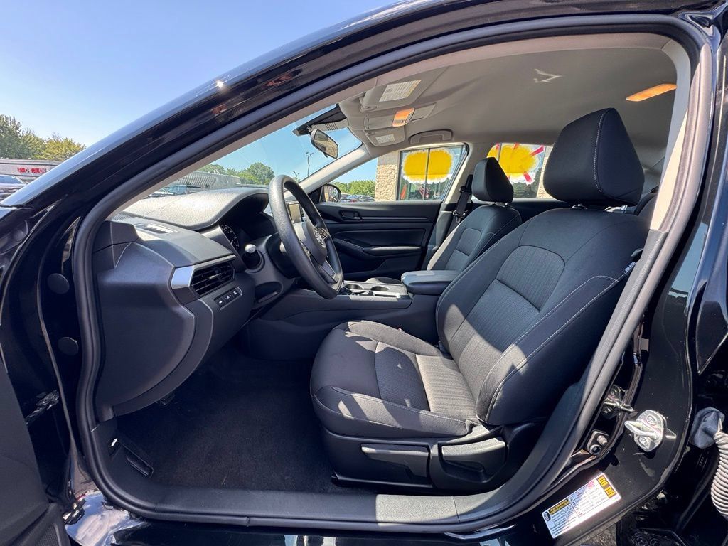 Used 2024 Nissan Altima 2.5 S FWD image 34