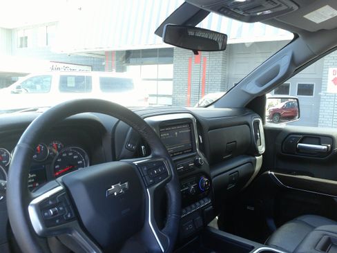 Used 2021 Chevrolet Silverado 1500 LT Trail Boss w/ LT Trail Boss Premium Package AWD/4WD image 18