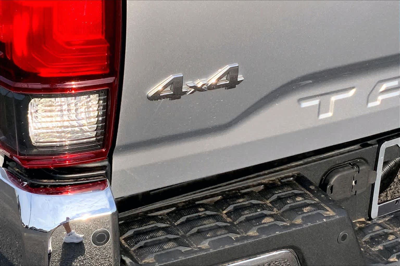 Used 2019 Toyota Tacoma SR5 AWD/4WD image 10