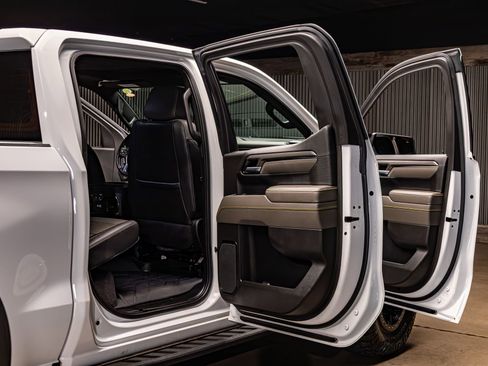 Used 2022 Chevrolet Silverado 1500 ZR2 w/ Technology Package image 31