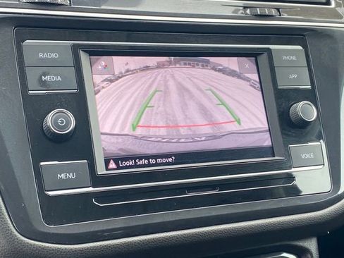 Used 2024 Volkswagen Tiguan S image 9