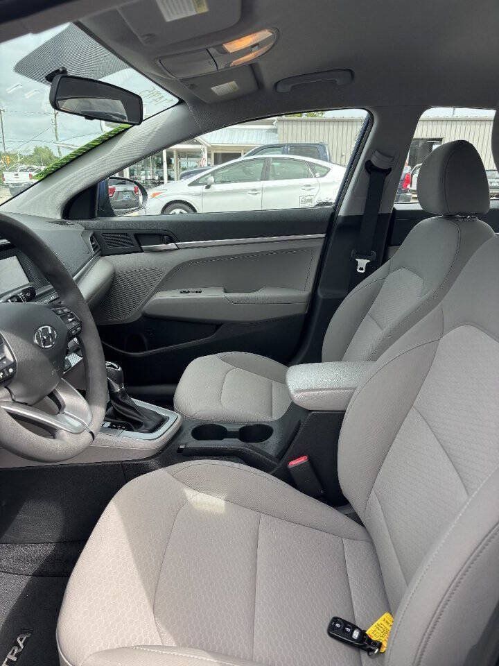 Used 2019 Hyundai Elantra SE FWD image 4