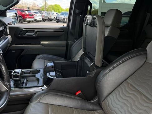 Used 2022 Chevrolet Silverado 1500 ZR2 w/ Technology Package AWD/4WD image 33