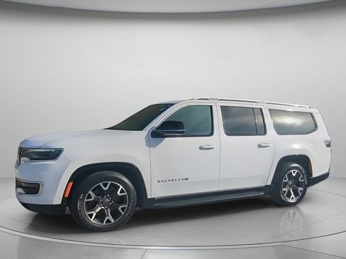 Used 2023 Jeep Wagoneer L Series III w/ Preferred Equipment Group image 10