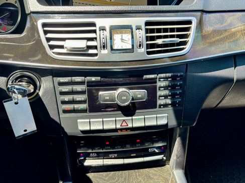Used 2014 Mercedes-Benz E 350 4MATIC Sedan image 23