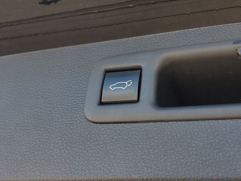 Used 2022 Toyota Highlander XLE image 11