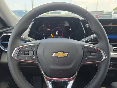 New 2026 Chevrolet Trax LT w/ LT Convenience Package FWD image 18