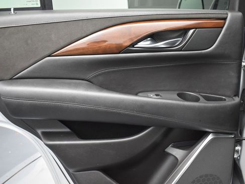 Used 2016 Cadillac Escalade Luxury image 23