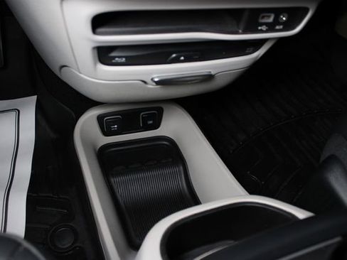 Used 2018 Chrysler Pacifica Touring-L Plus w/ Tire & Wheel Group FWD image 20