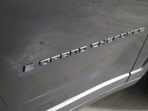 Used 2025 Jeep Grand Cherokee Altitude AWD/4WD image 36
