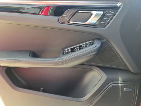 New 2025 Porsche Macan image 21