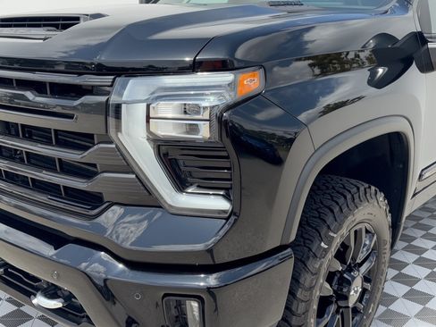 Used 2026 Chevrolet Silverado 2500 High Country w/ High Country Premium Package AWD/4WD image 12