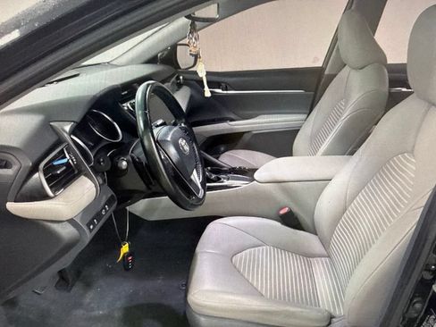 Used 2019 Toyota Camry SE w/ Audio Package FWD image 6