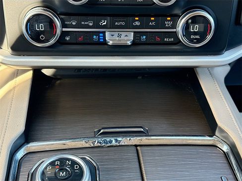 Used 2022 Ford Expedition Limited image 17