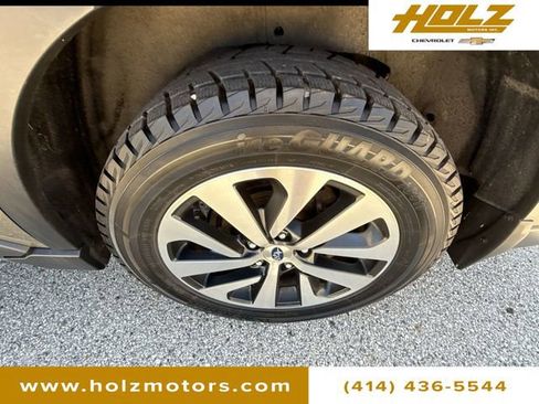 Used 2022 Subaru Outback Premium image 31