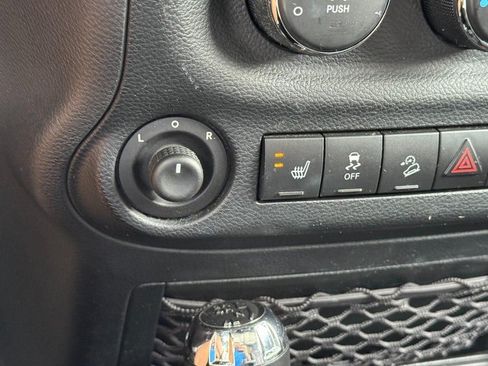 Used 2014 Jeep Wrangler Unlimited Rubicon w/ Dual Top Group AWD/4WD image 19