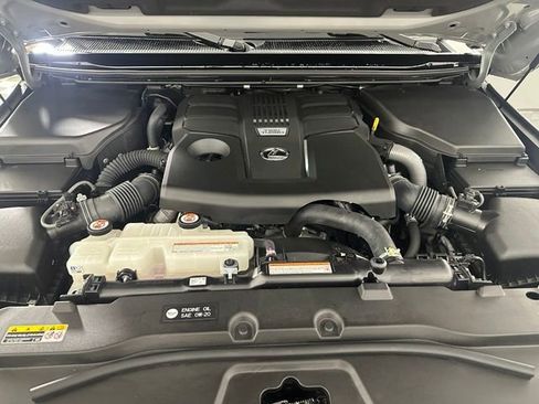 Used 2025 Lexus GX 550 w/ Accessory Package (2T) AWD/4WD image 12