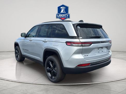 New 2025 Jeep Grand Cherokee Limited w/ Luxury Tech Group II AWD/4WD image 8