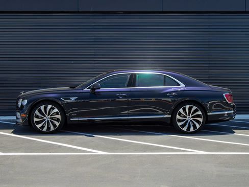 Used 2024 Bentley Flying Spur Azure AWD/4WD image 2