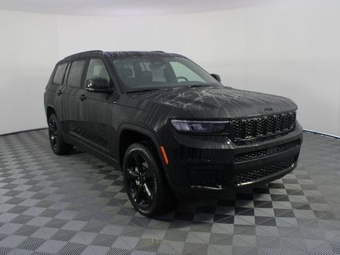 New 2025 Jeep Grand Cherokee L Altitude image 27