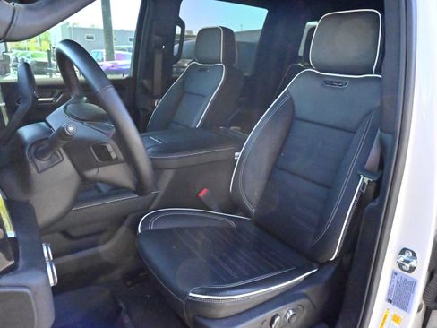 Used 2026 GMC Sierra 2500 AT4X image 6