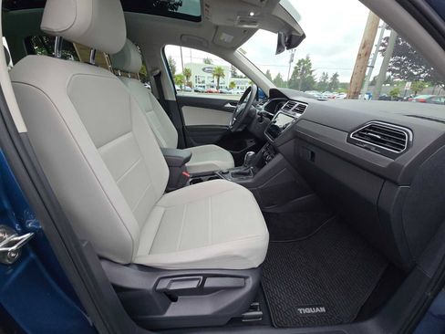 Used 2020 Volkswagen Tiguan SEL AWD/4WD image 11