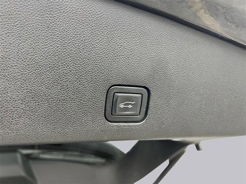 Used 2022 Cadillac XT6 Sport image 32