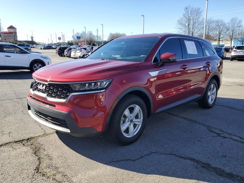 Used 2023 Kia Sorento LX image 3