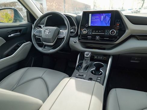 Used 2023 Toyota Highlander XLE image 43