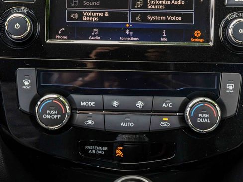 Certified 2022 Nissan Rogue Sport SV image 12