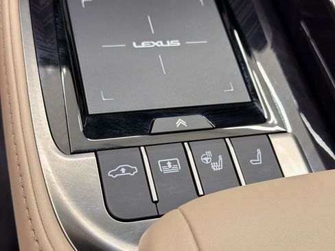 Used 2022 Lexus LS 500 w/ Interior Upgrade Package RWD image 19
