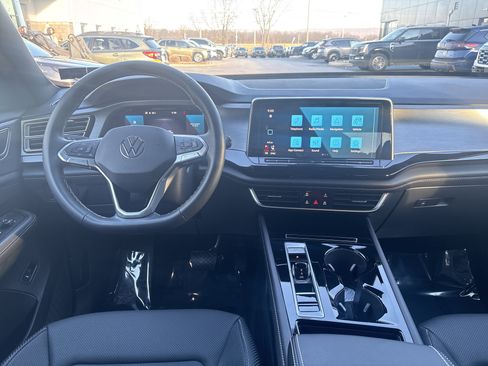Used 2024 Volkswagen Atlas Cross Sport SE image 20