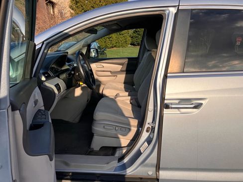 Used 2013 Honda Odyssey EX image 9