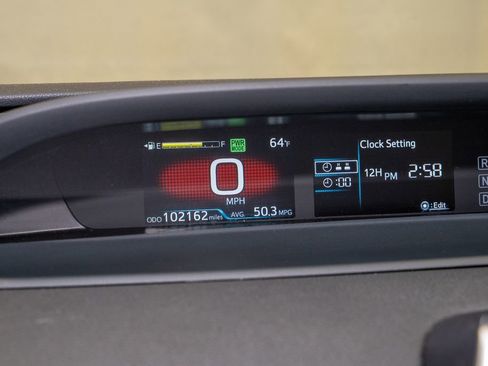 Used 2021 Toyota Prius LE image 15