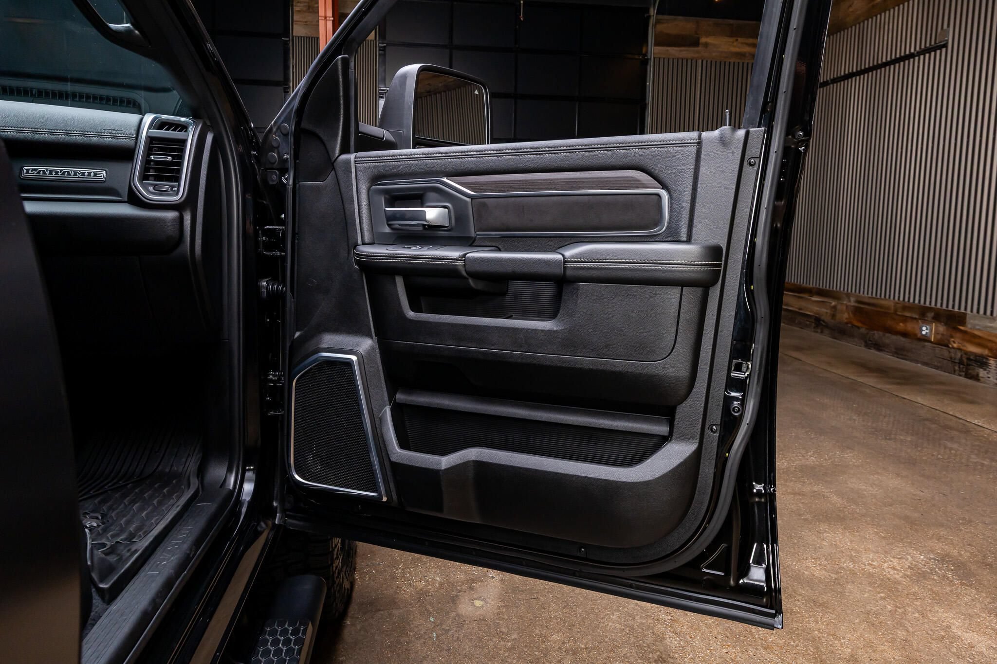 Used 2025 RAM 2500 Laramie w/ Night Edition AWD/4WD image 38