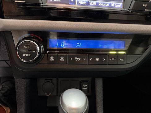 Used 2014 Toyota Corolla LE FWD image 23