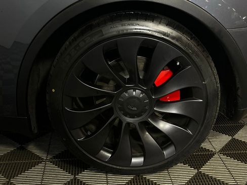 Used 2023 Tesla Model Y Performance image 34