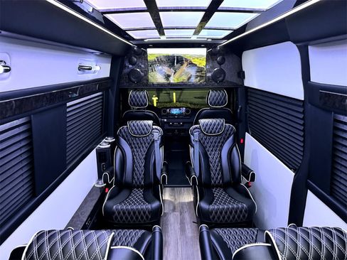 Used 2024 Mercedes-Benz Sprinter 3500 image 13