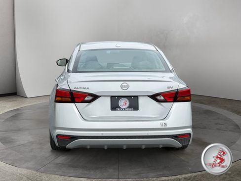 Used 2024 Nissan Altima 2.5 SV FWD image 6