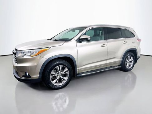 Used 2015 Toyota Highlander XLE AWD/4WD image 5