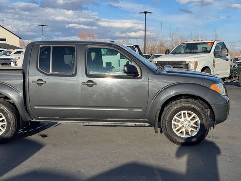 Used 2015 Nissan Frontier SV image 10