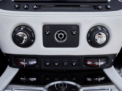 Used 2016 Rolls-Royce Dawn image 71