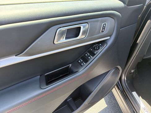 Used 2025 Ford Explorer ST-Line w/ ST-Line Street Pack AWD/4WD image 19