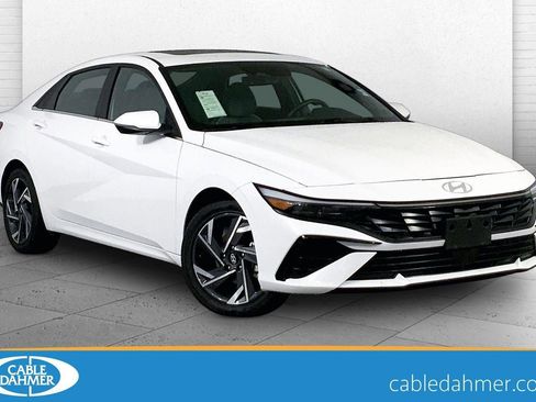 Used 2025 Hyundai Elantra Limited image 1