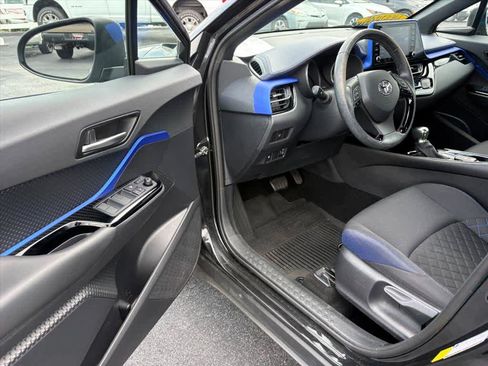 Used 2022 Toyota C-HR XLE FWD image 21
