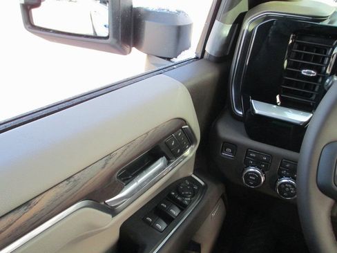 New 2026 GMC Sierra 3500 SLT w/ SLT Premium Package image 17