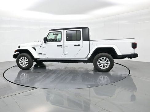 Used 2023 Jeep Gladiator Sport image 9