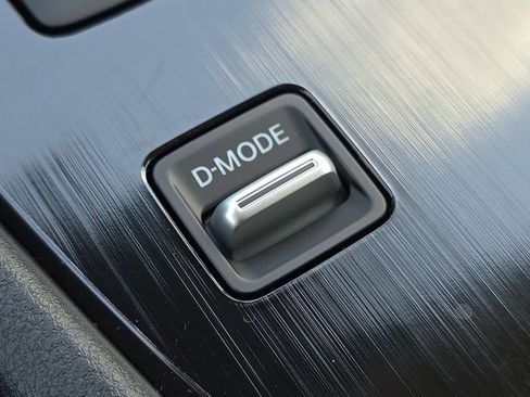 Used 2025 Nissan Rogue S image 6